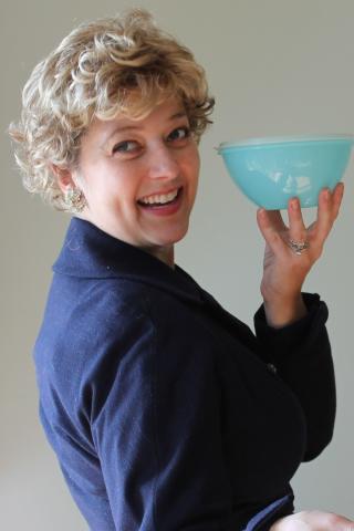 Leslie Goddard as Bonnie Wise